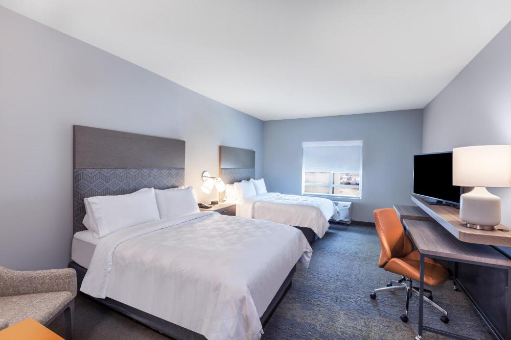 Standard Room with Two Queen Beds interior