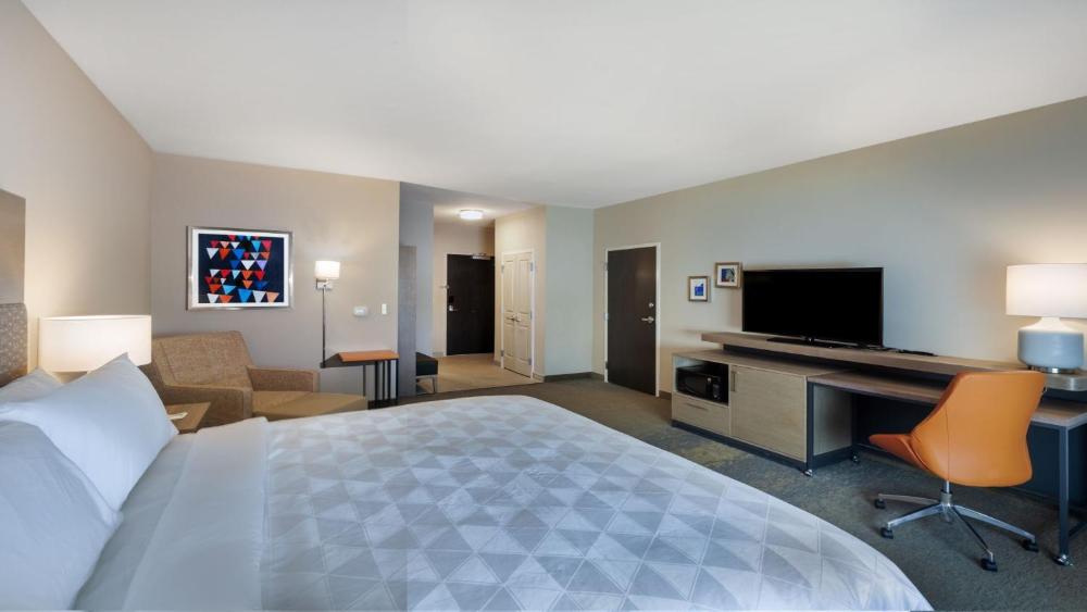 Standard King Room interior